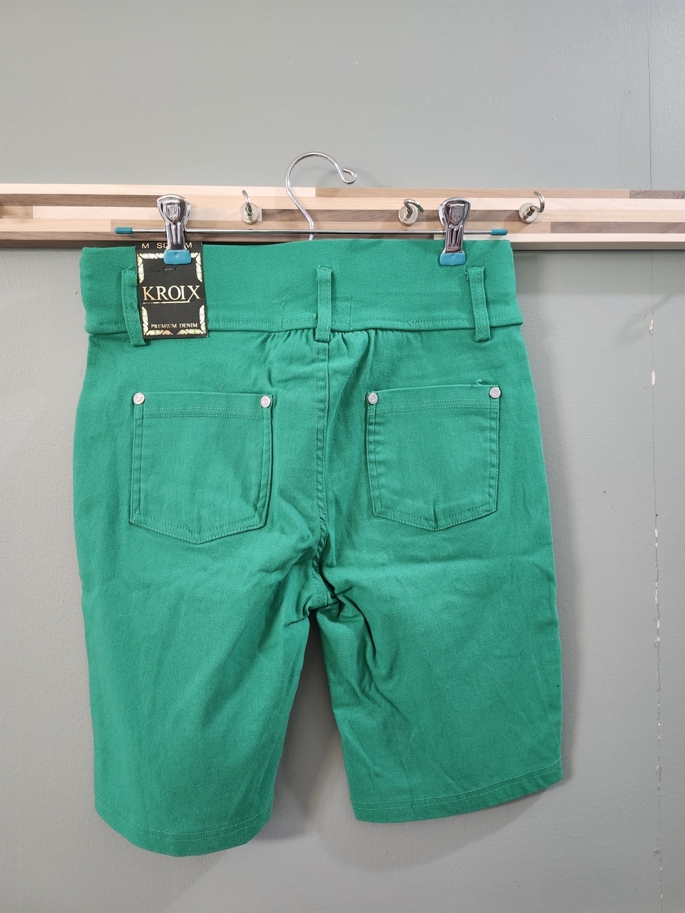 Green Bermuda Shorts with Faux Triple-Button Front - Picture 4 of 7